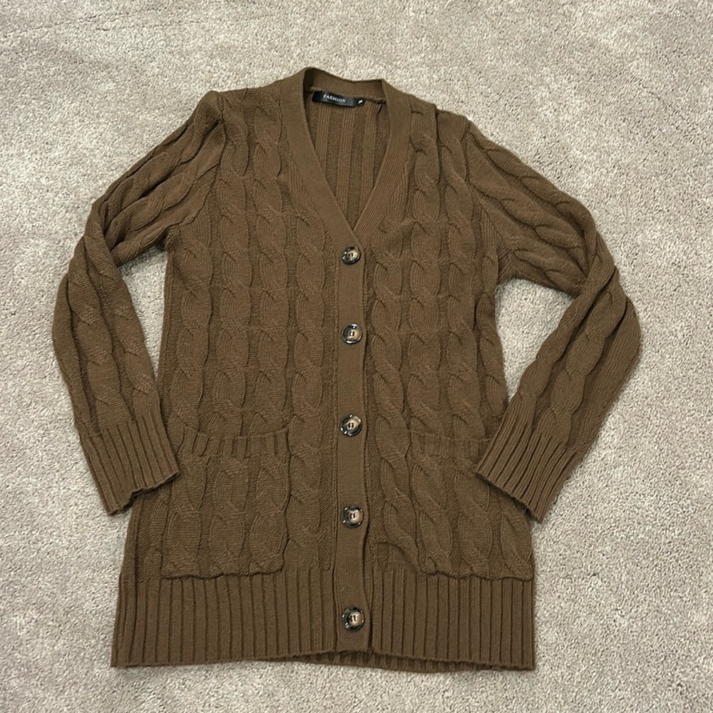 Cute fashion knit sweater button down size M
